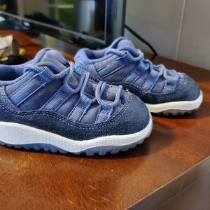 Air Jordan 11 "blue moon